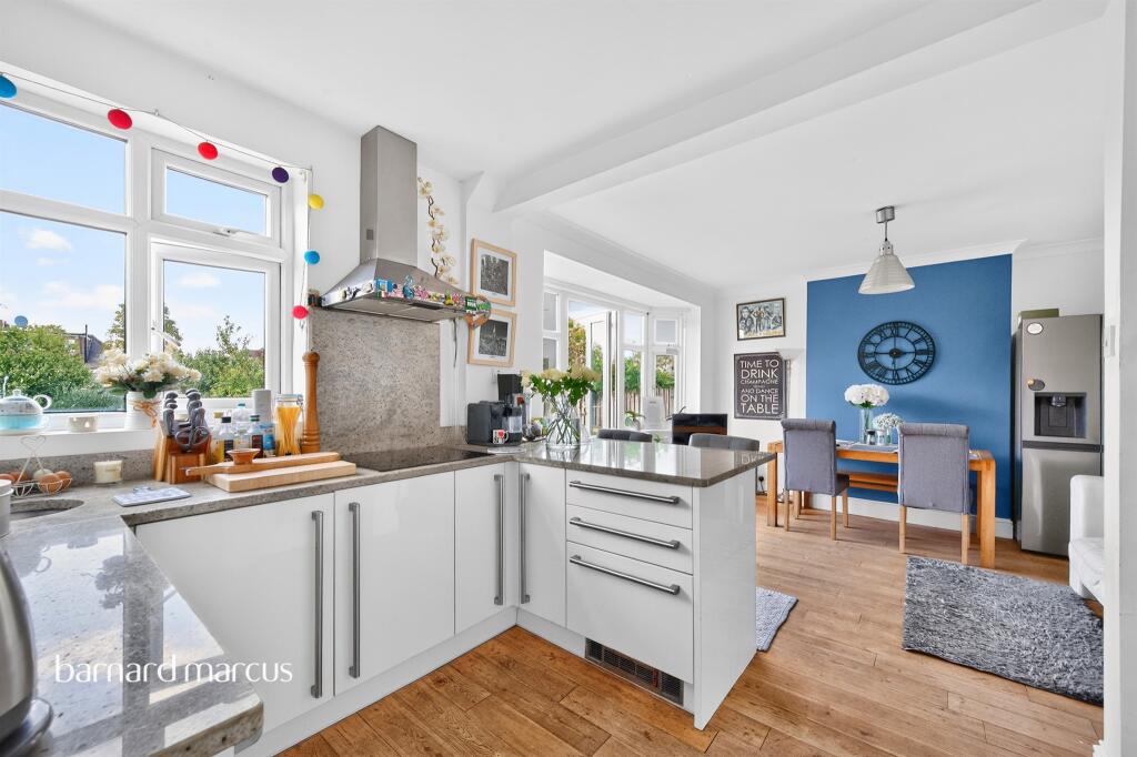 House in London, Royal Borough of Kingston upon Thames - More