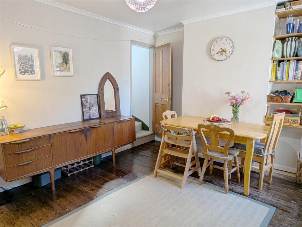 House in Newbury, East Fields, Speenhamland - More