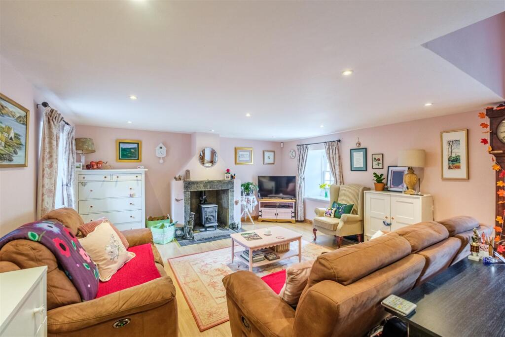House in Lanark, South Lanarkshire - View 4