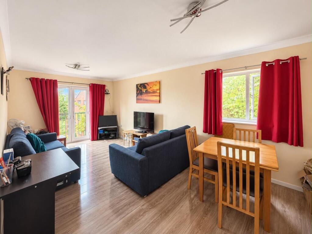 Apartment in Stevenage, Old Town - View 2