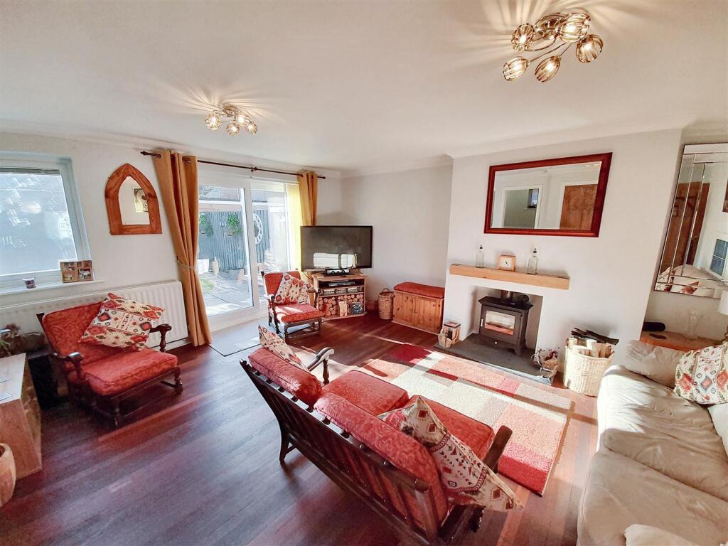 Orchard Way, Barnham photo 3