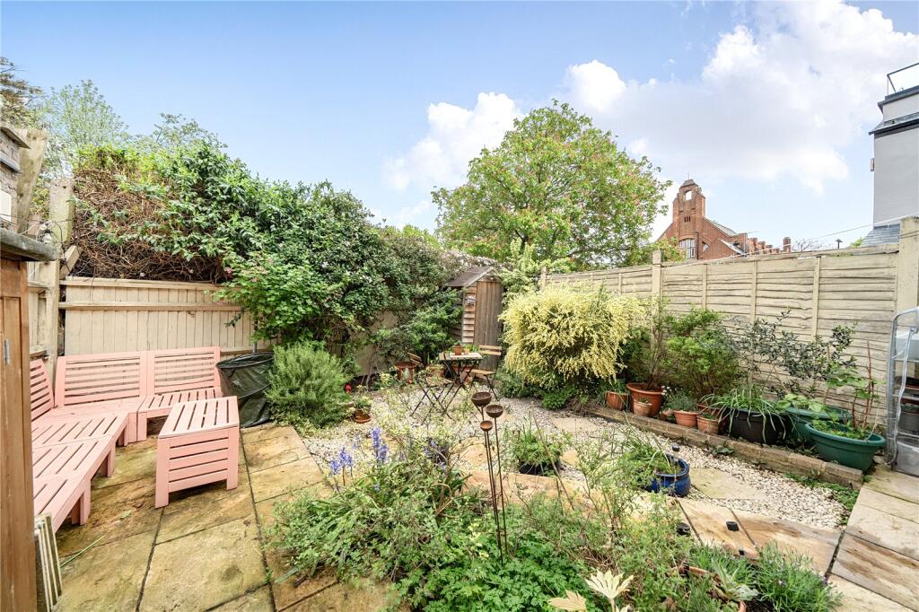 House in London - View 3