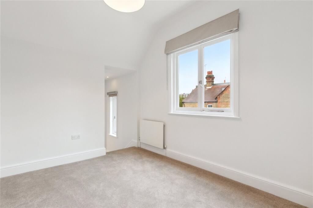 4 bedroom semi-detached house for rent