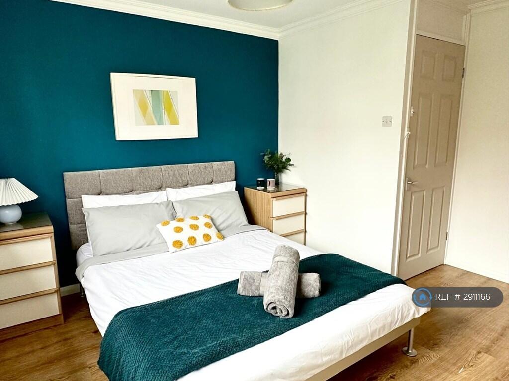 3 bedroom end of terrace house for rent