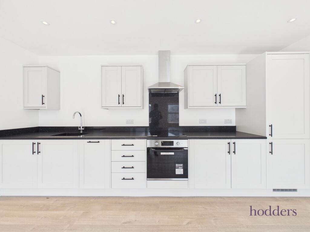 Apartment in Runnymede, Chertsey - View 5