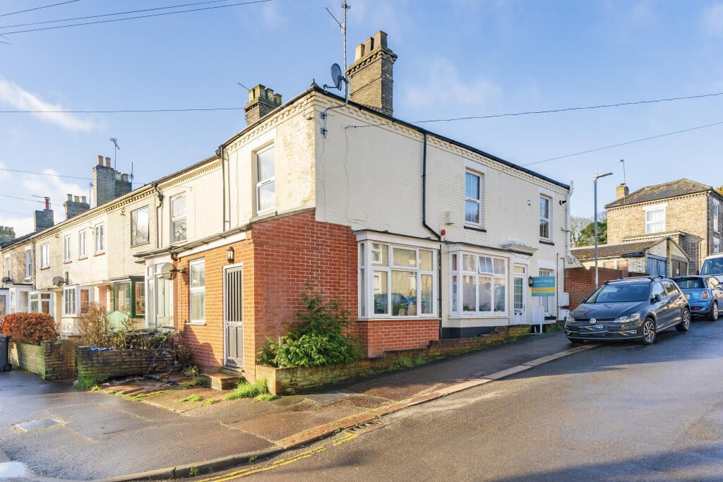1-bed flat on Top and Bottom flats of 1A Winter Road, Norwich, Norfolk NR2 3RR, £200,000