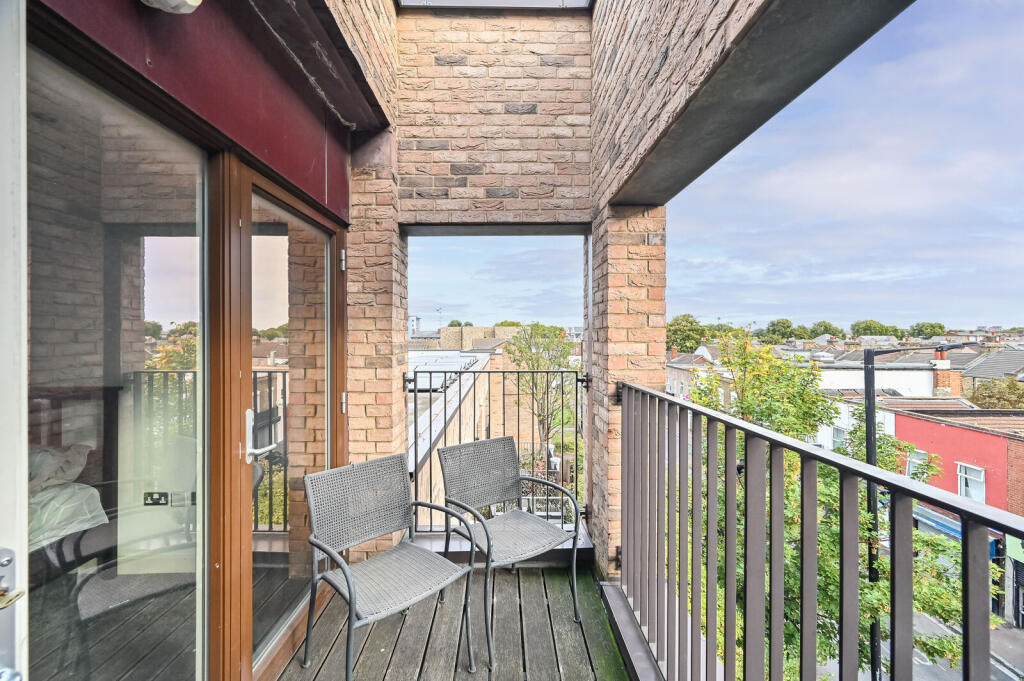 Apartment in London, Custom House, Canning Town - View 4
