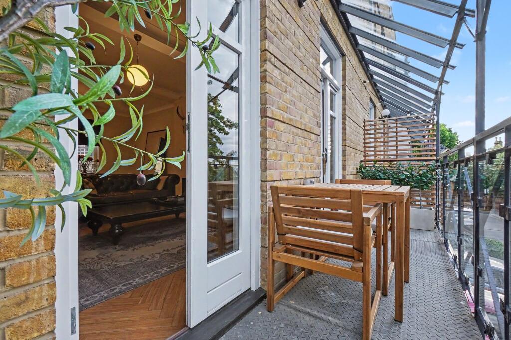 House in Gillingham, Sally Port Gardens - More