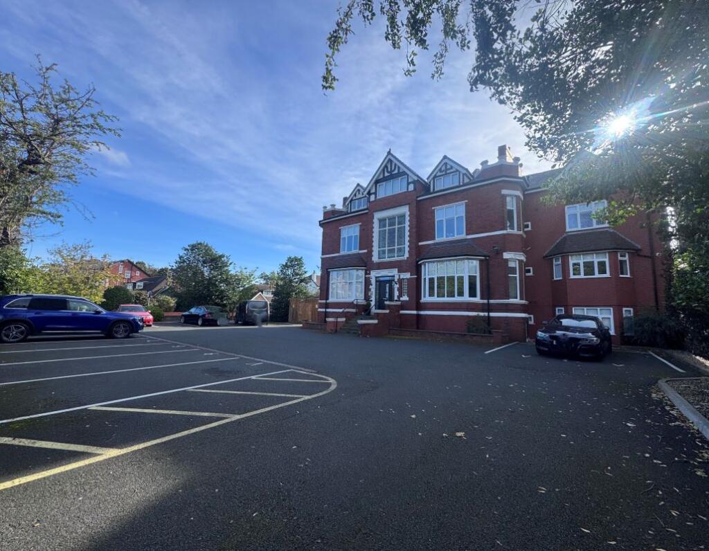 Apartment in Sefton, Liverpool City Region - View 3