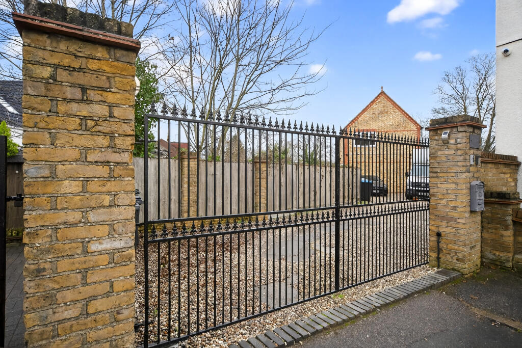 House in Epping Forest, Waltham Abbey - View 4