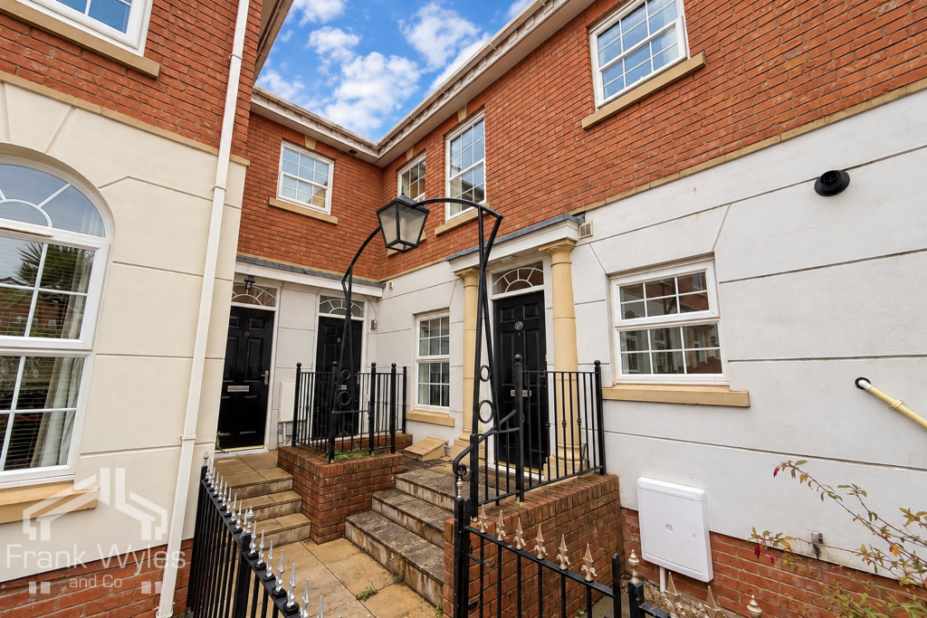 2-bed flat on Weavers Close, Lytham St Annes, Lancashire, £169,950