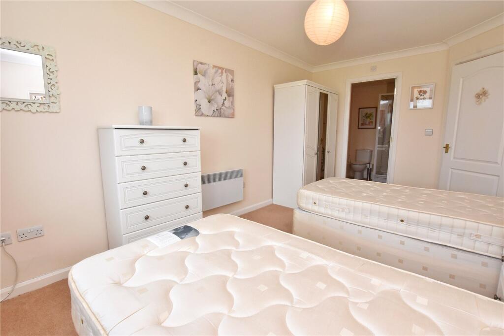 Newshaw Lane, Hadfield, Glossop, Derbyshire, SK13 photo 2