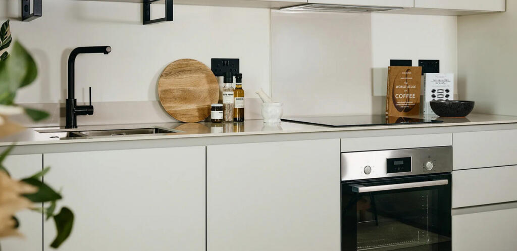Apartment in Watford - View 3