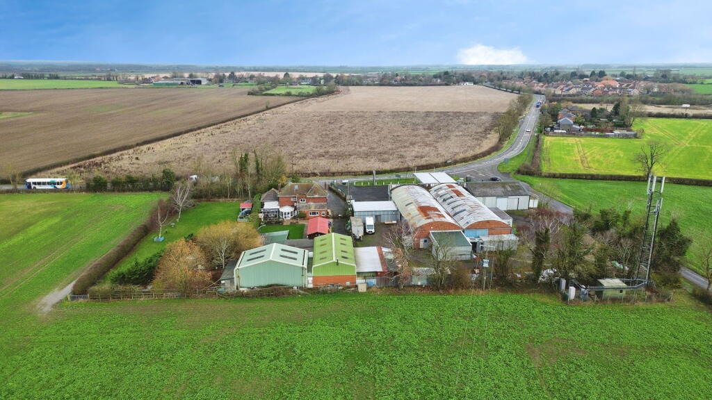 Lincoln Road, Faldingworth, Market Rasen, LN8 3SF photo 3