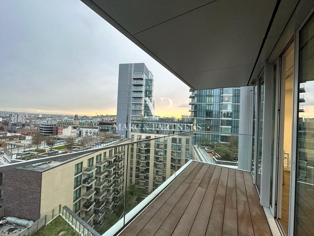 Main image of property: Cassia House, 30, Piazza Walk, London, E1