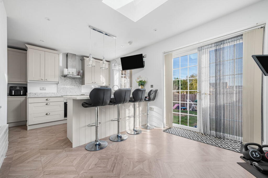 House in Swanley, Hextable - View 5