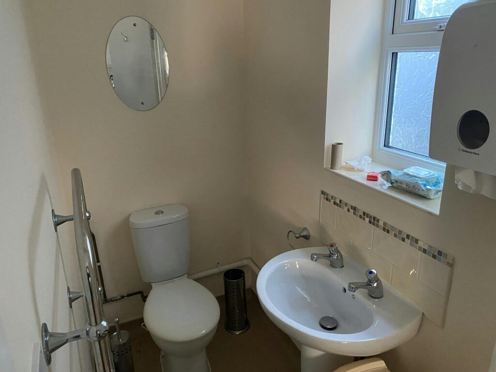 Toilet.jpg