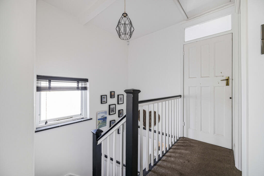 House in Croydon - More