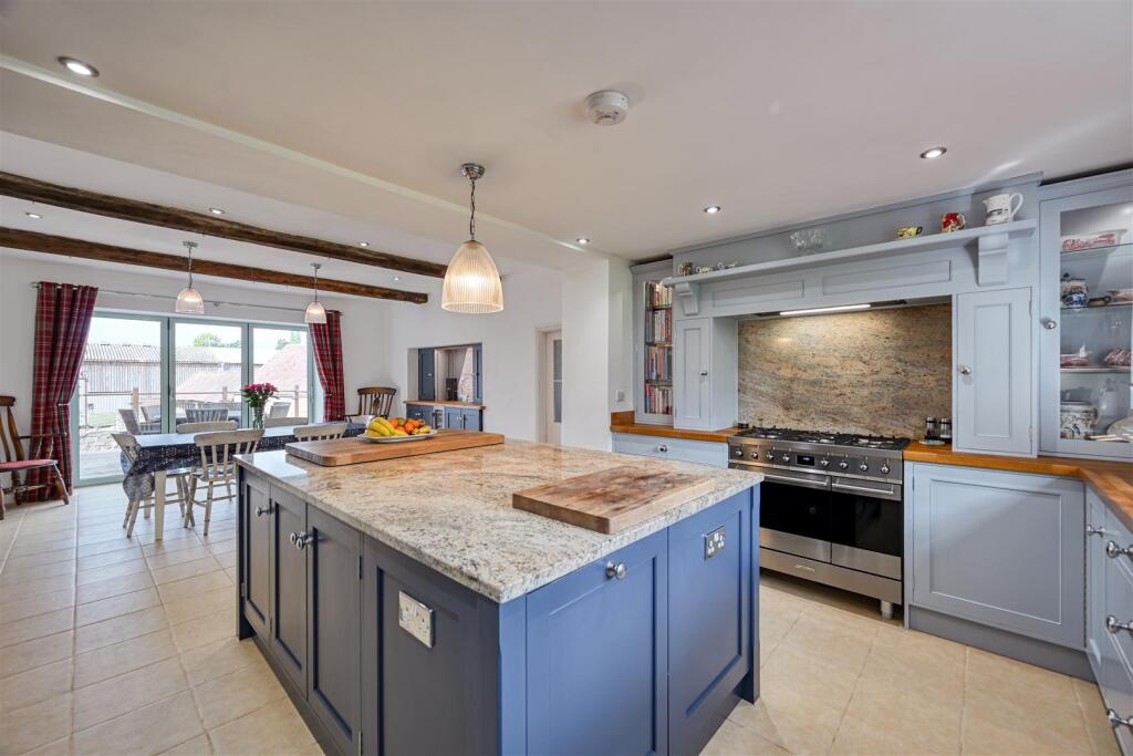 House in Dudley - View 5