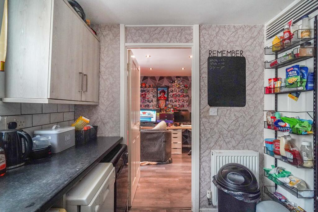 Apartment in Preston - View 5