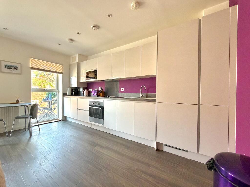 Apartment in Watford - View 5