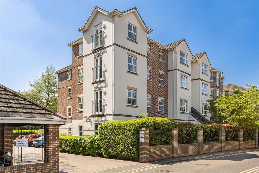Main image of property: Abbotsmead Place, Caversham, Reading