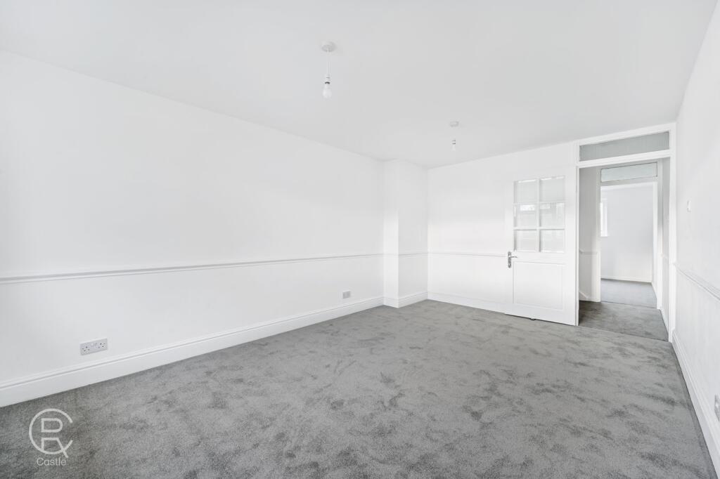 House in London, Pilgrim Estate, Hanwell - View 6