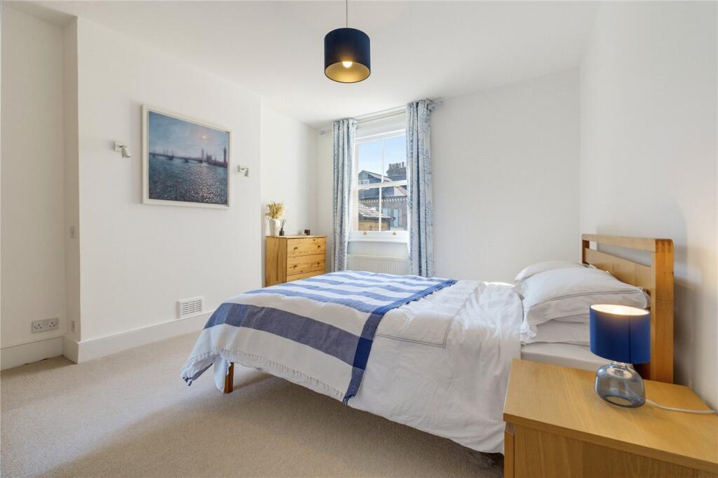 Apartment in London - View 5