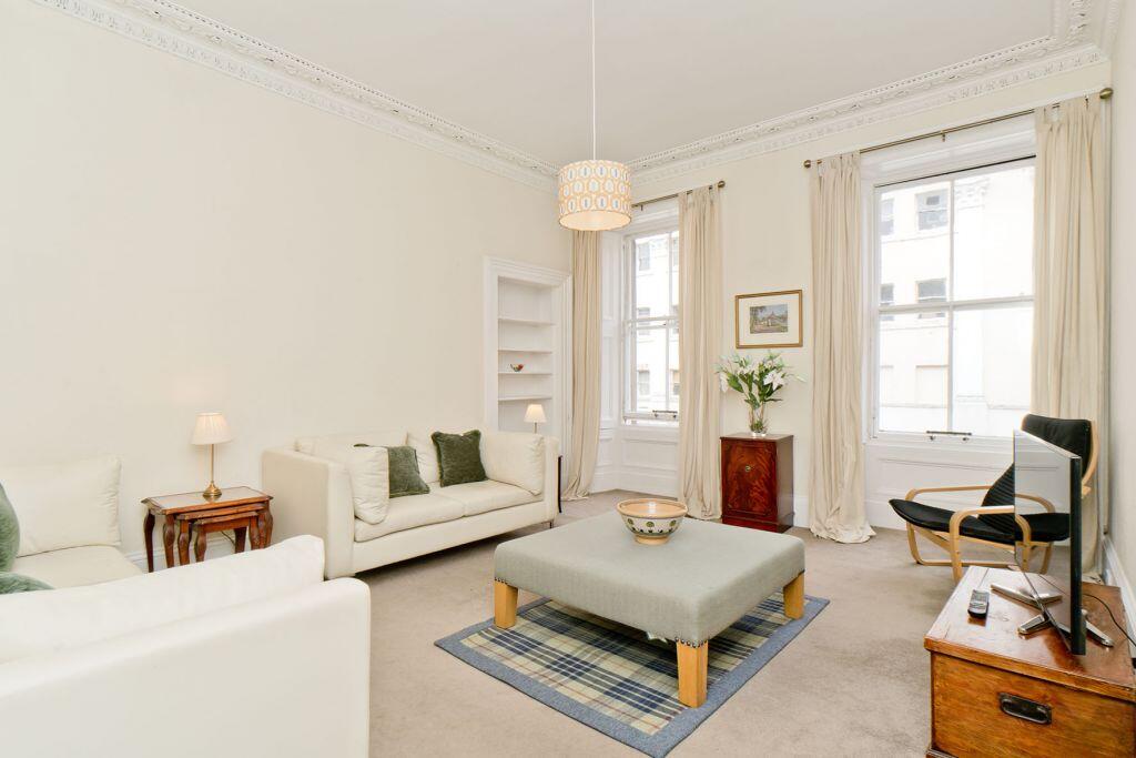 Apartment in Edinburgh, Tollcross - View 2