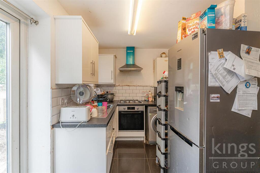 Amersham Avenue, Edmonton, N18 photo 3