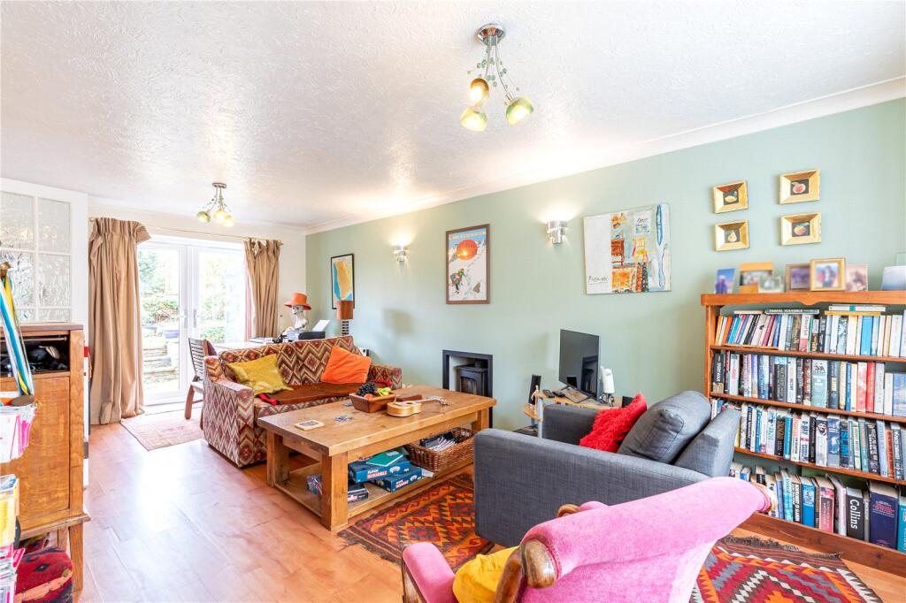 Walnut Close, Pewsey, Wiltshire, SN9 photo 2