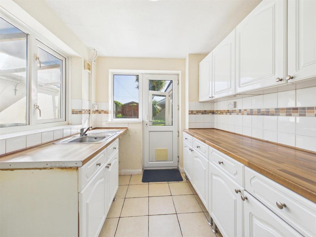 Julians Way, North Cornelly, Bridgend photo 4