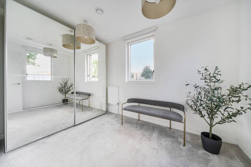 Main image of property: Oriental Square, Colindale, London, NW9