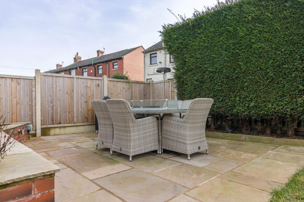 Warlow Drive, Oldham, OL3 7HE photo 3