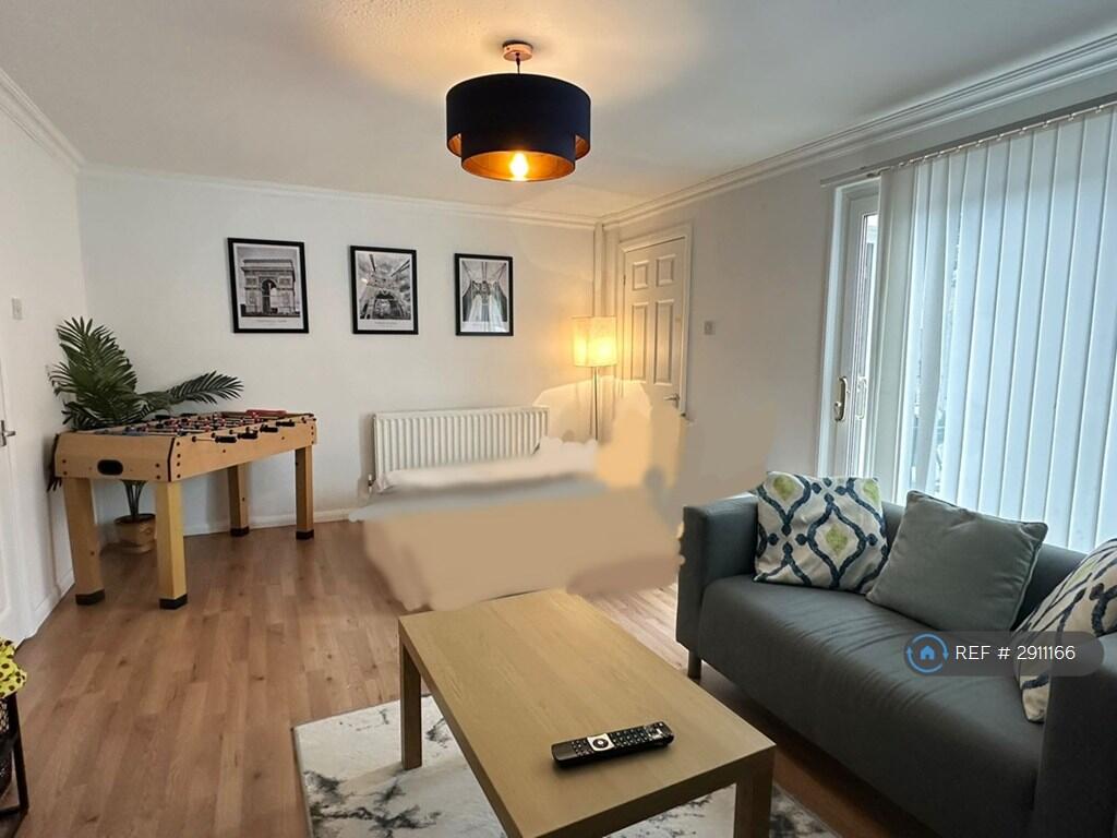 3 bedroom end of terrace house for rent