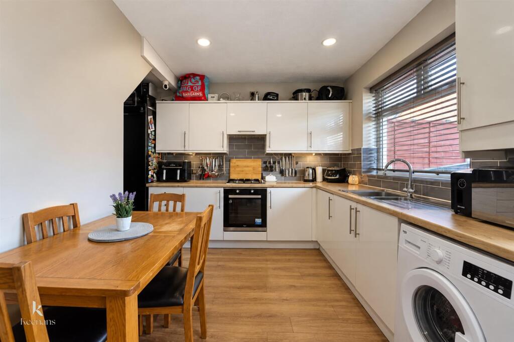 House in Oldham - View 3