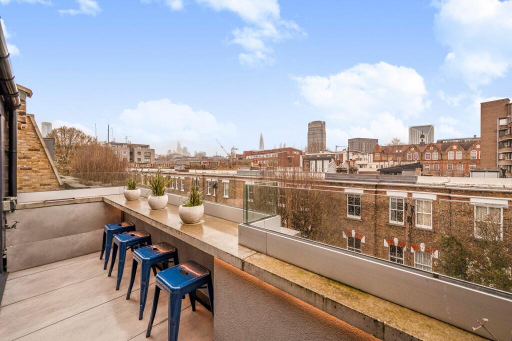 House in London, South Bank, Waterloo - More