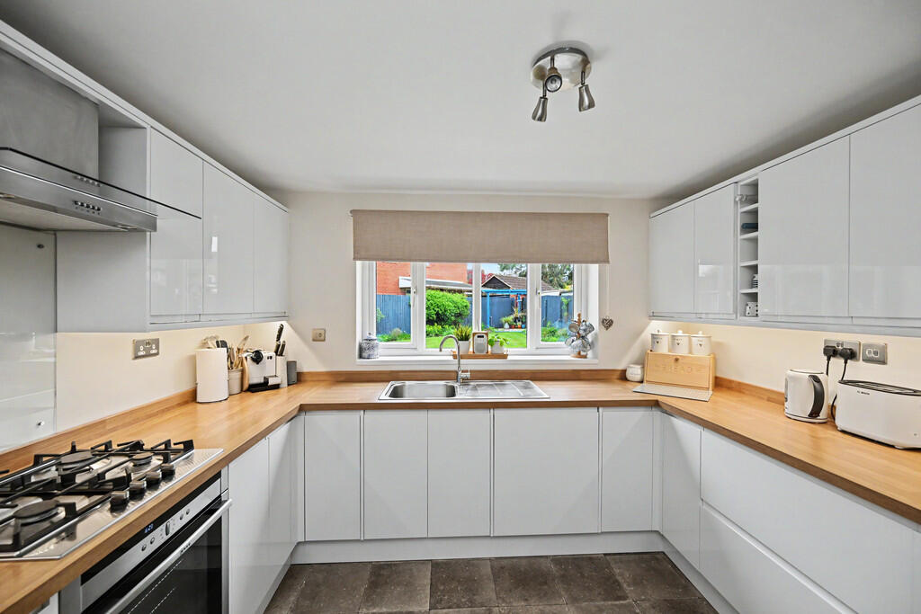 House in Rugby, Long Lawford - More