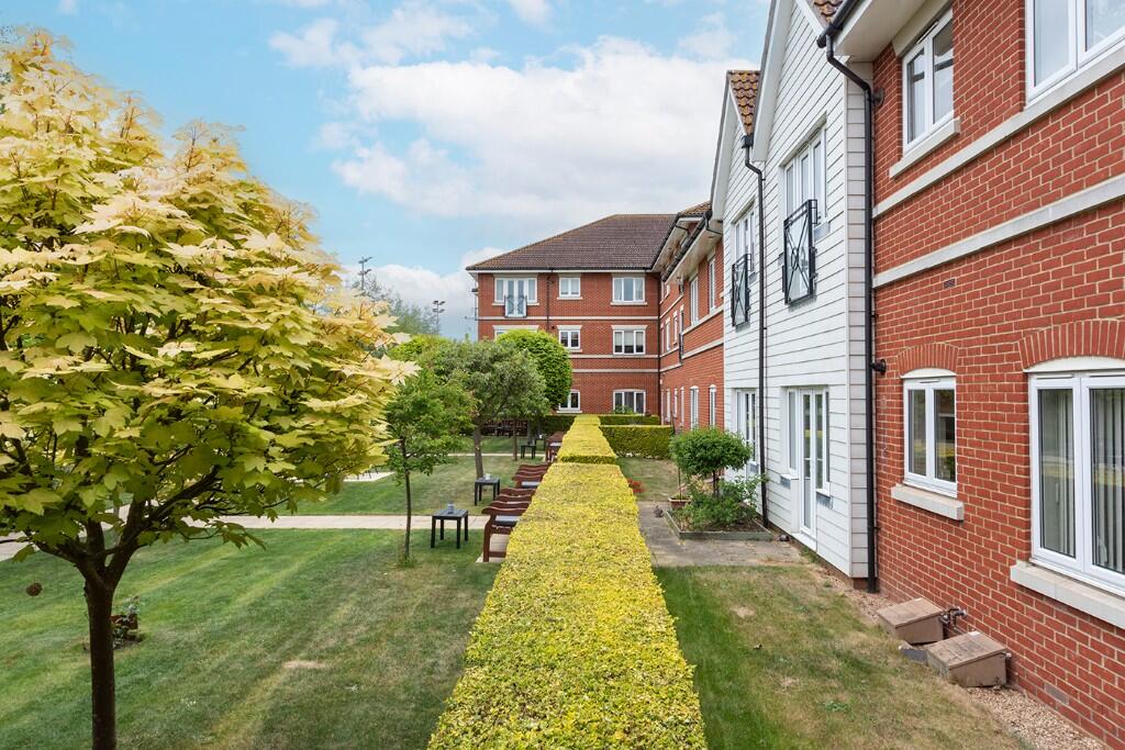 27 Gressland Court, Mead Drive, Off Ropes Drive, Kesgrave, Ipswich, IP5 2HJ photo 4