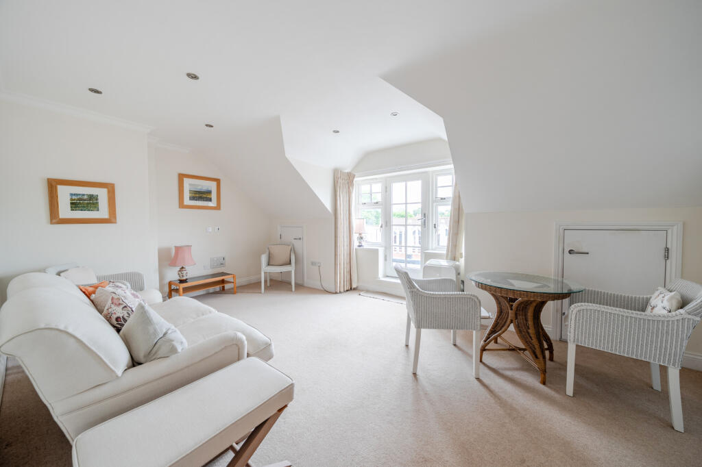 Apartment in St Albans, Harpenden - View 3