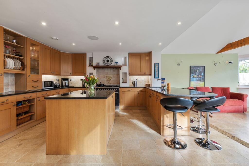 House in Crowthorne, Wokingham - View 4