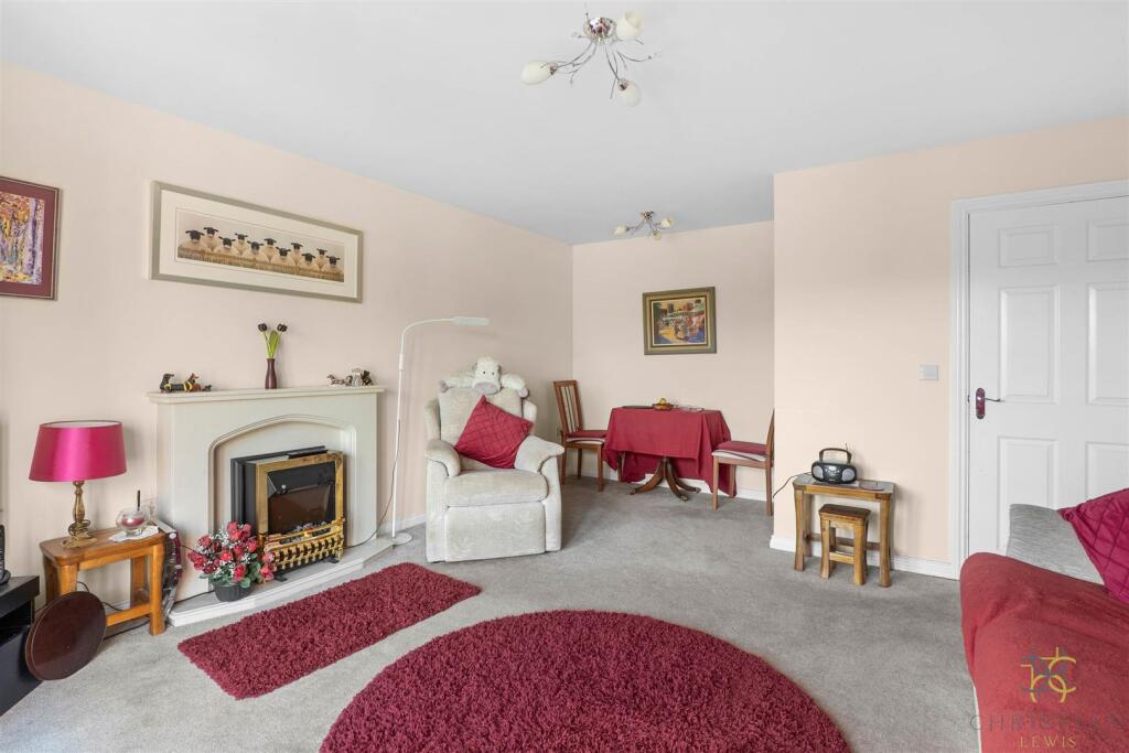 Stewart Close, Evesham photo 4