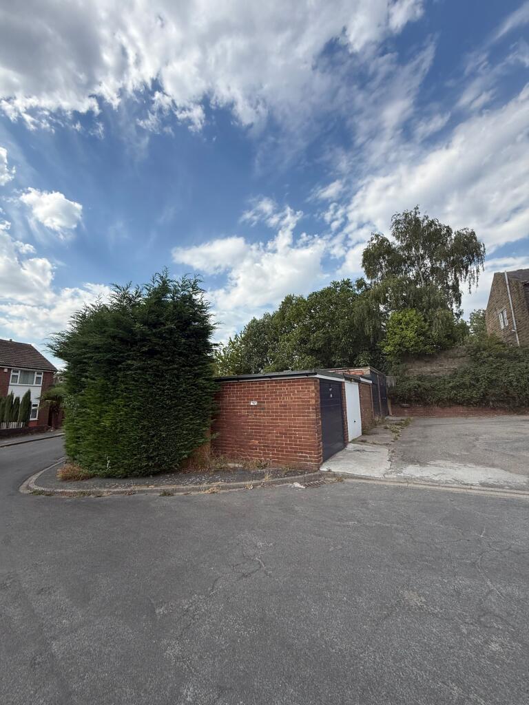 Brentwood Close, Soothill, WF17 - View 4