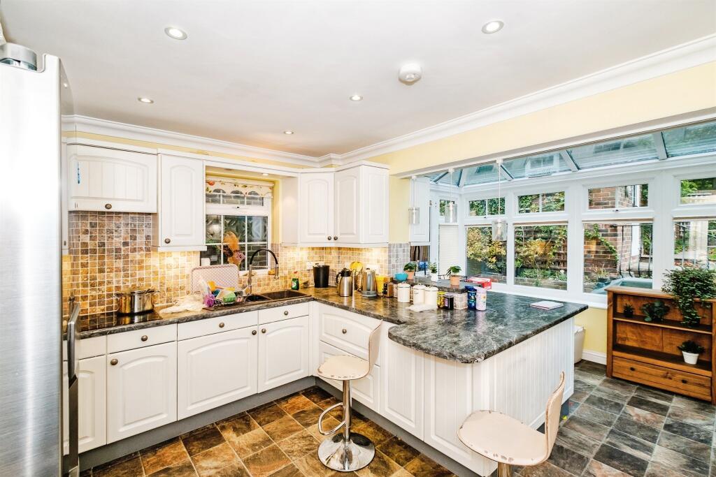 Manor Road, Lancing photo 2
