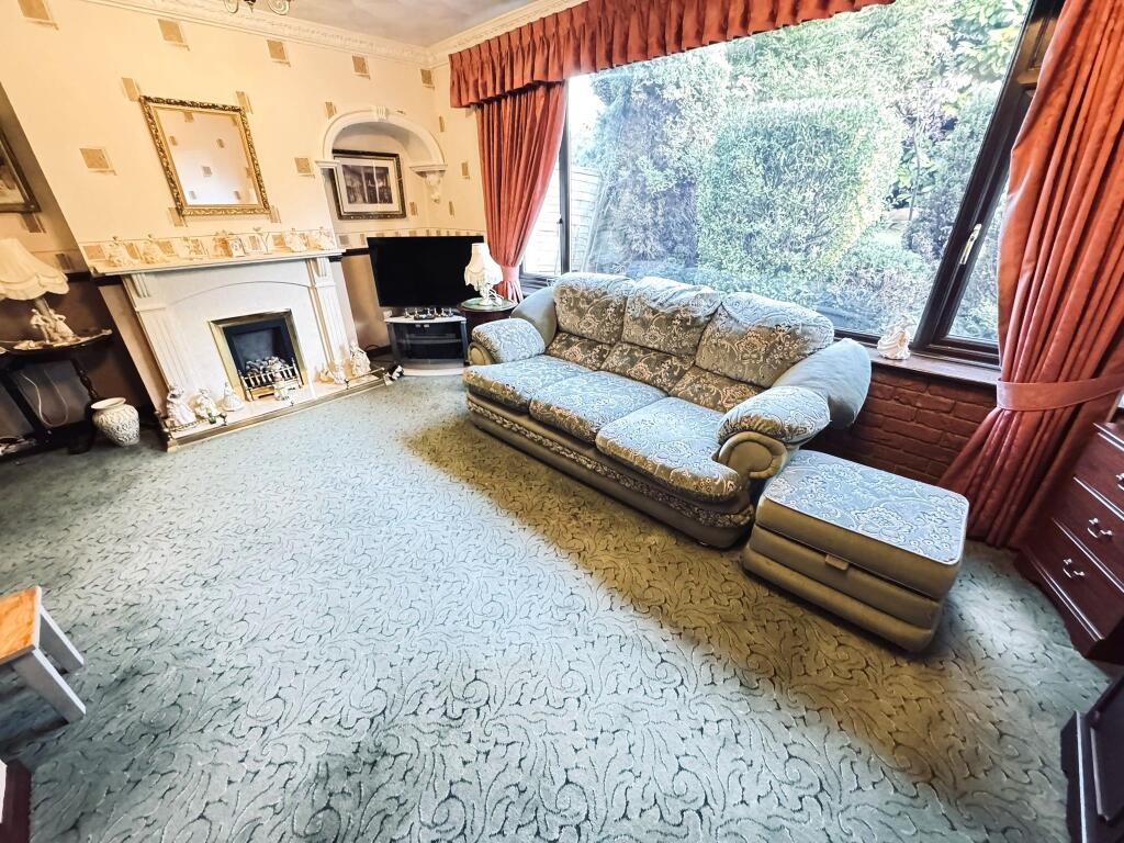 House in Walsall, Ashmore Lake - More