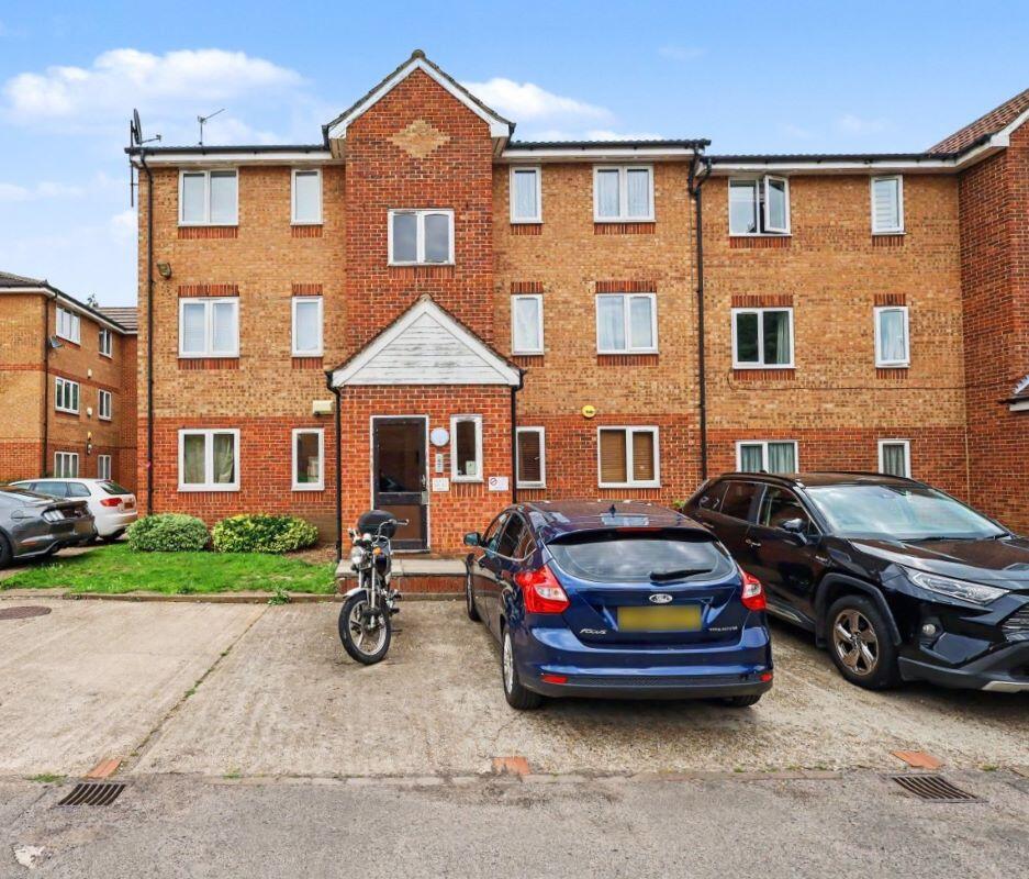 Main image of property: 34 Fenman Gardens, Ilford, IG3 9QE