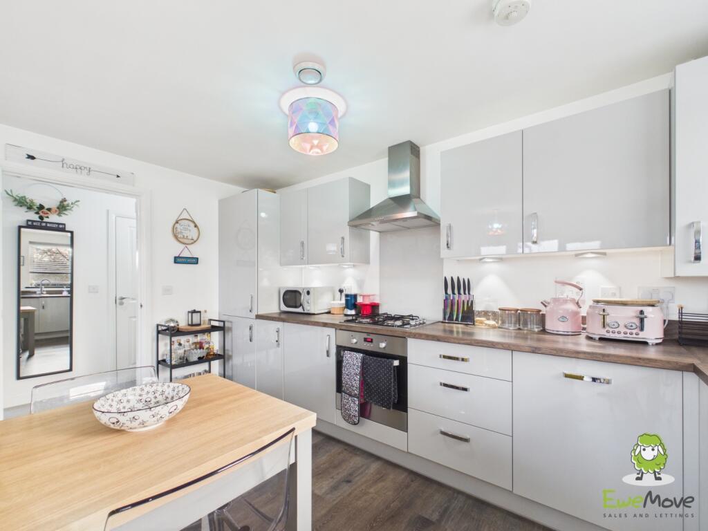 Fleetlands House, 34 Blackmoor Drive, Basingstoke, Hampshire, RG24 photo 3