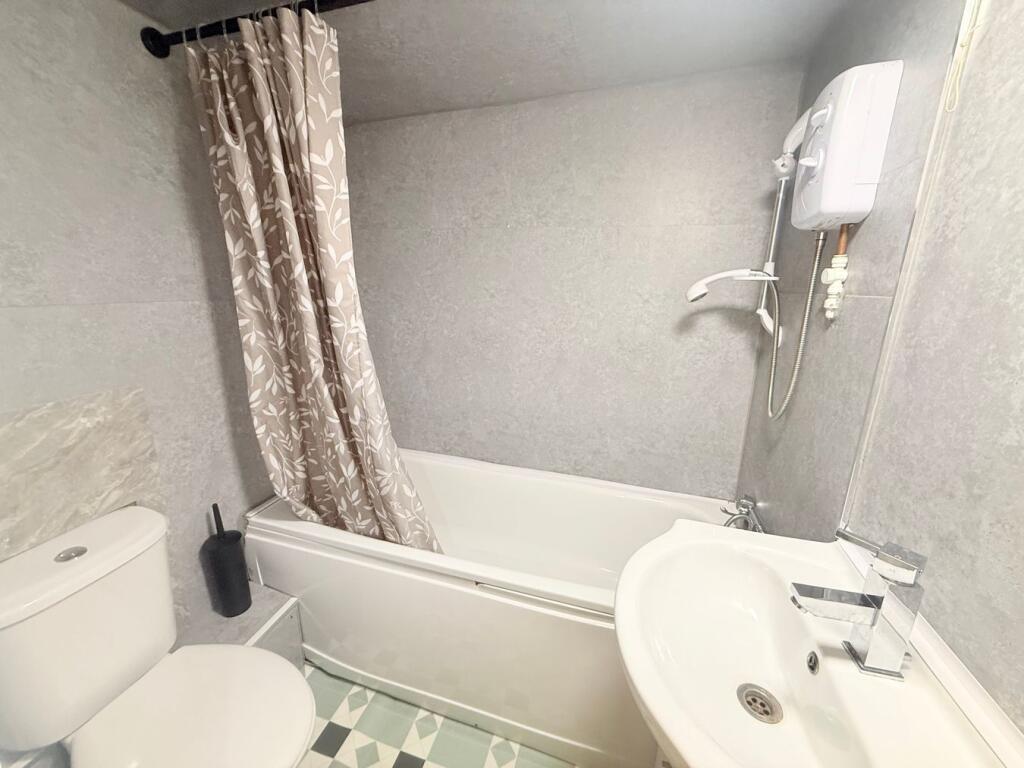 Apartment in Taunton, Firepool - View 6