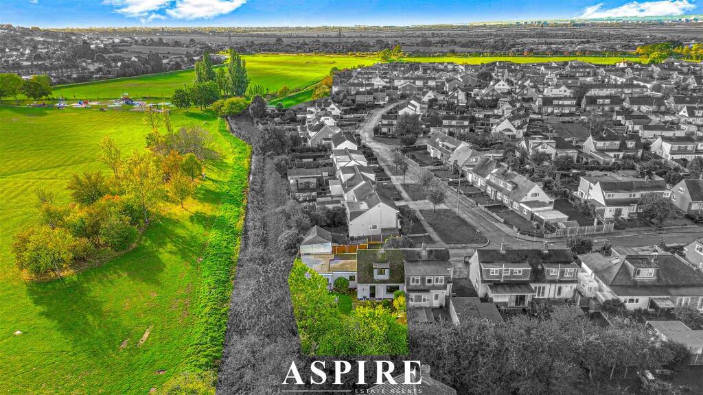 Boyce View Drive, Benfleet photo 3