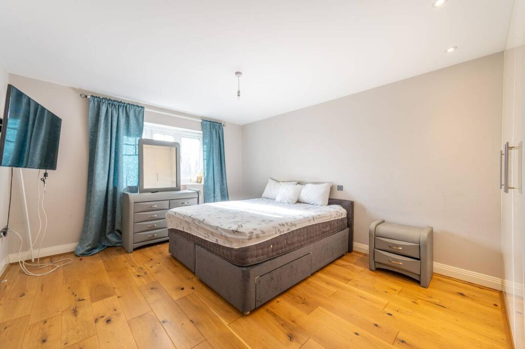 Daisy Close, Kingsbury, London, NW9 photo 4
